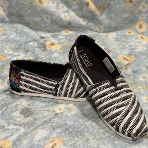 TOMS Women's Striped Black and White Flats